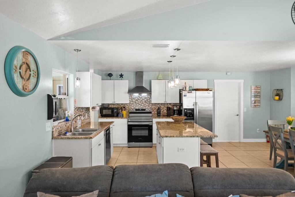Holiday home Sunny Oasis Getaway -heated Pool-mini Golf-near