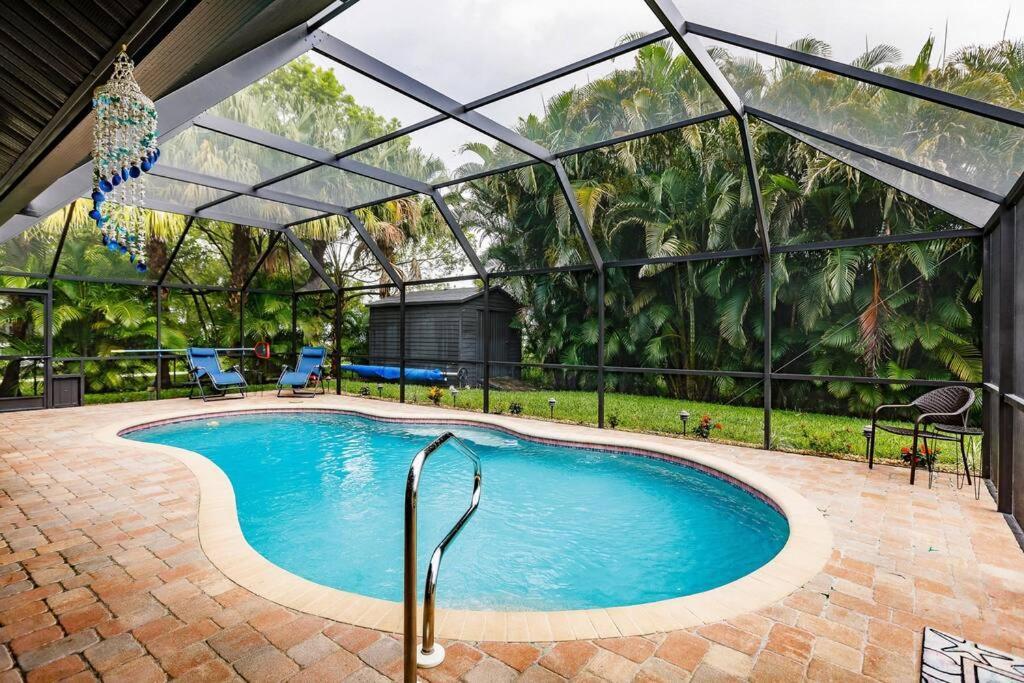 Sunny Oasis Getaway -heated Pool-mini Golf-near Holiday home Nokomis
