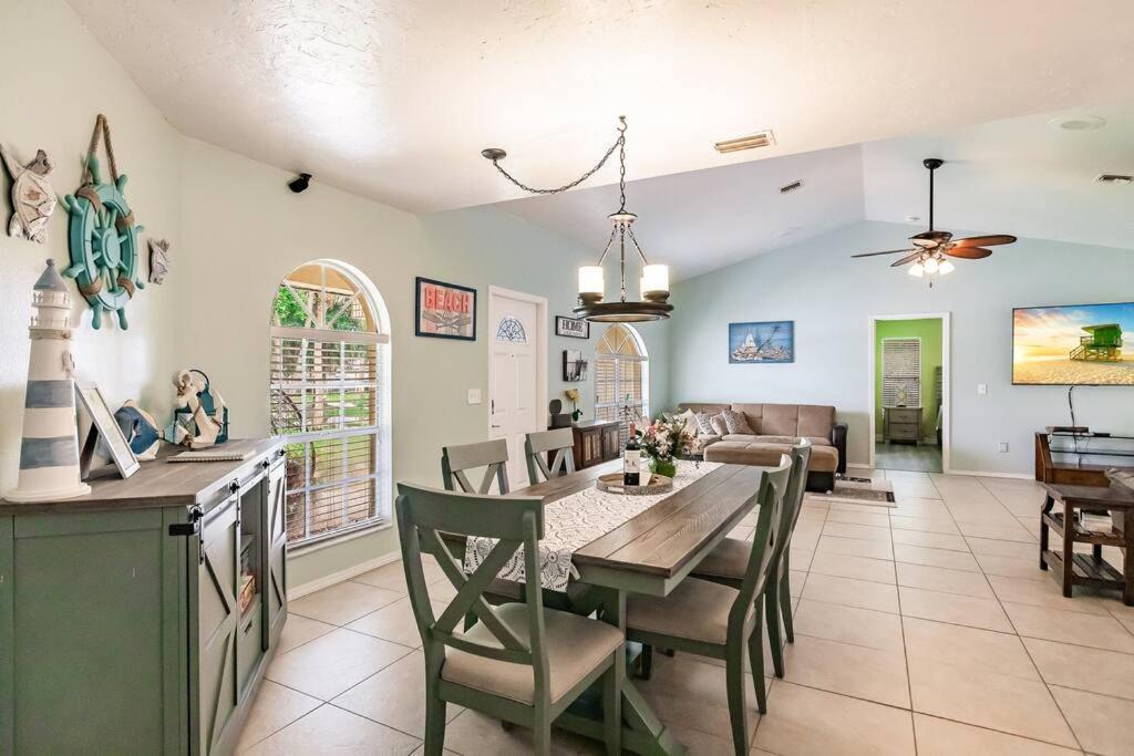 Sunny Oasis Getaway -heated Pool-mini Golf-near *