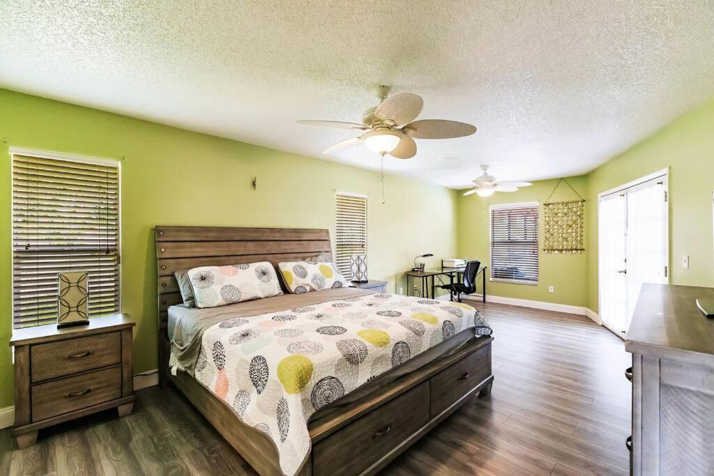 Holiday home Sunny Oasis Getaway -heated Pool-mini Golf-near
