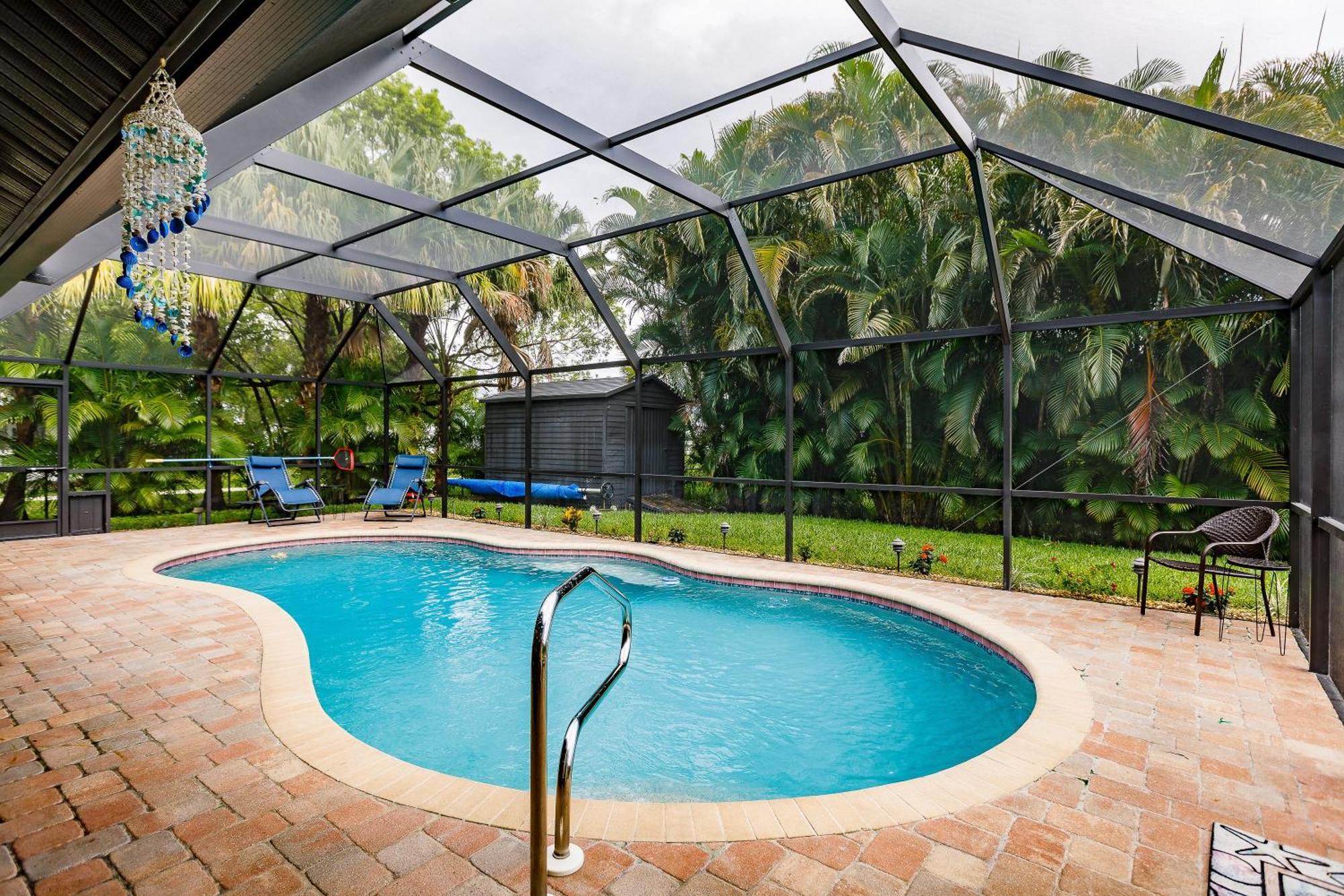 Sunny Oasis Getaway -heated Pool-mini Golf-near Holiday home Nokomis
