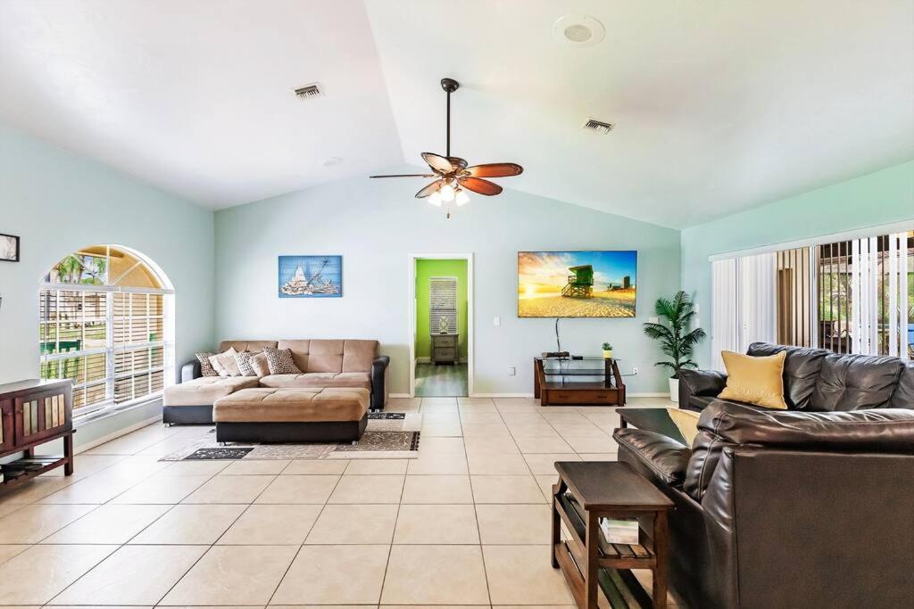 Sunny Oasis Getaway -heated Pool-mini Golf-near Holiday home *