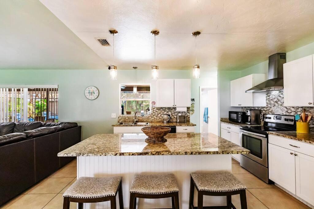 Holiday home Sunny Oasis Getaway -heated Pool-mini Golf-near Nokomis