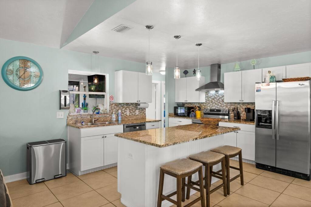 Sunny Oasis Getaway -heated Pool-mini Golf-near Holiday home *