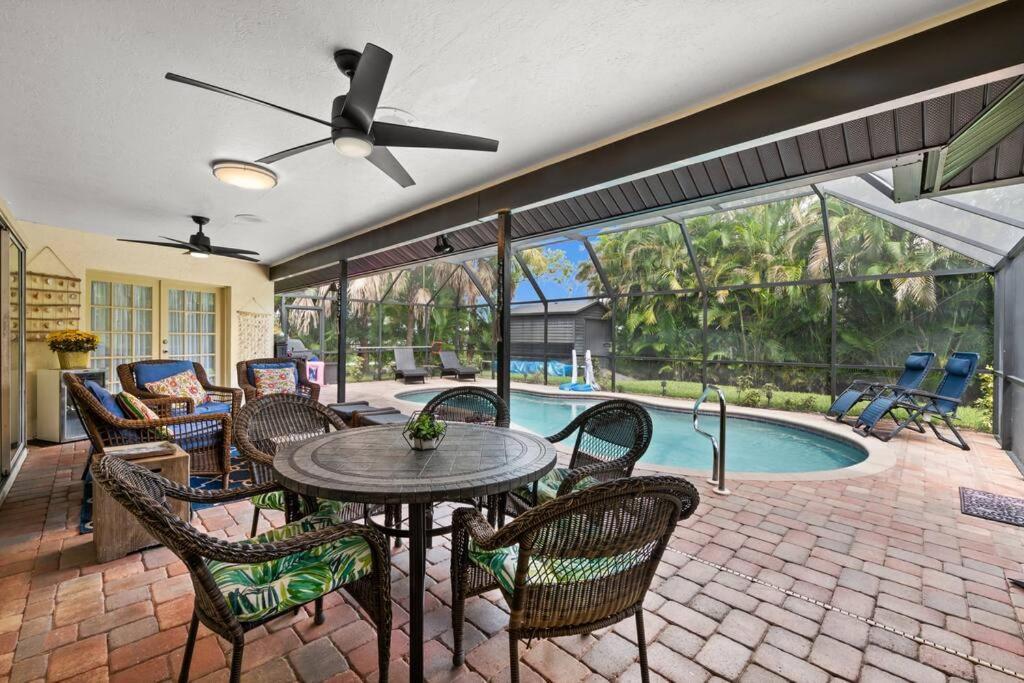 Sunny Oasis Getaway -heated Pool-mini Golf-near *