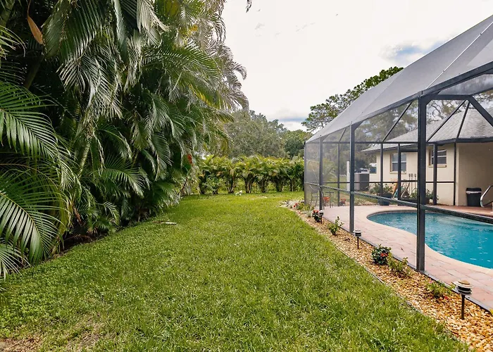 Sunny Oasis Getaway -Heated Pool-Mini Golf-Near Beach