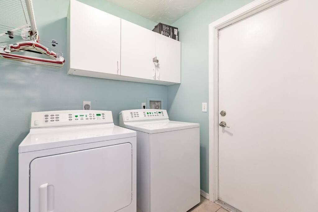Sunny Oasis Getaway -heated Pool-mini Golf-near * Nokomis