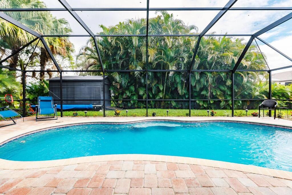 Sunny Oasis Getaway -heated Pool-mini Golf-near Hébergement de vacances *