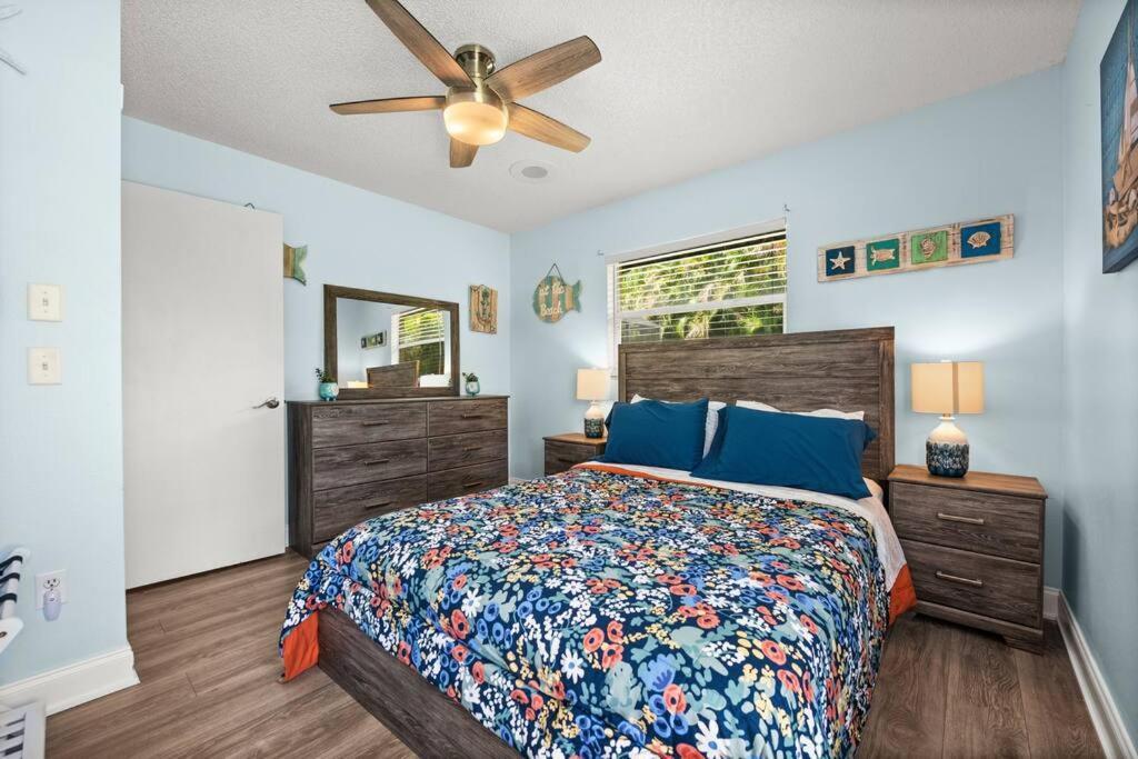 Sunny Oasis Getaway -heated Pool-mini Golf-near Hébergement de vacances