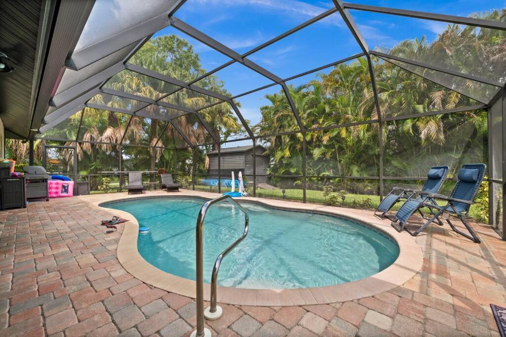 Sunny Oasis Getaway -heated Pool-mini Golf-near *