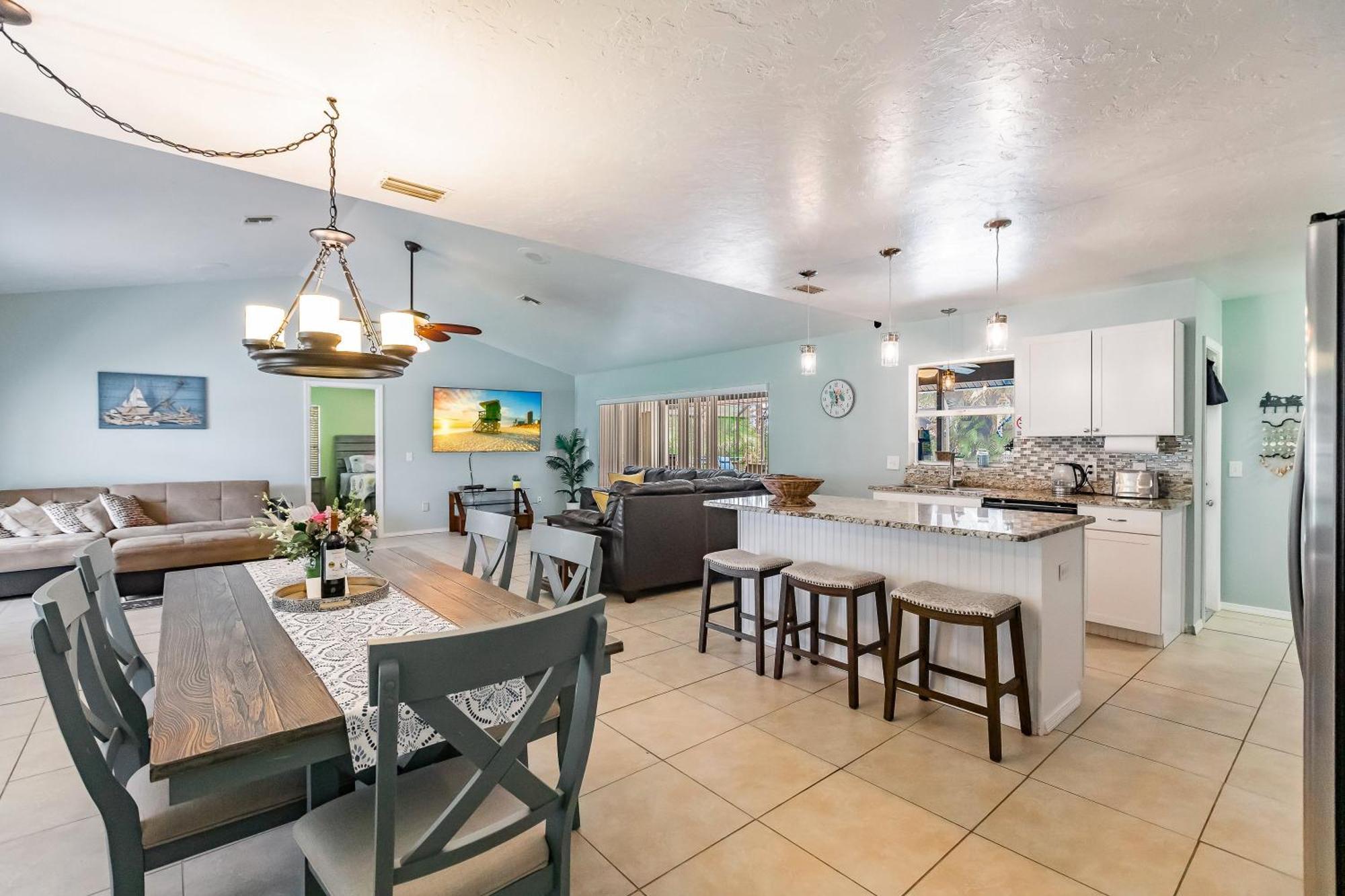 Sunny Oasis Getaway -heated Pool-mini Golf-near