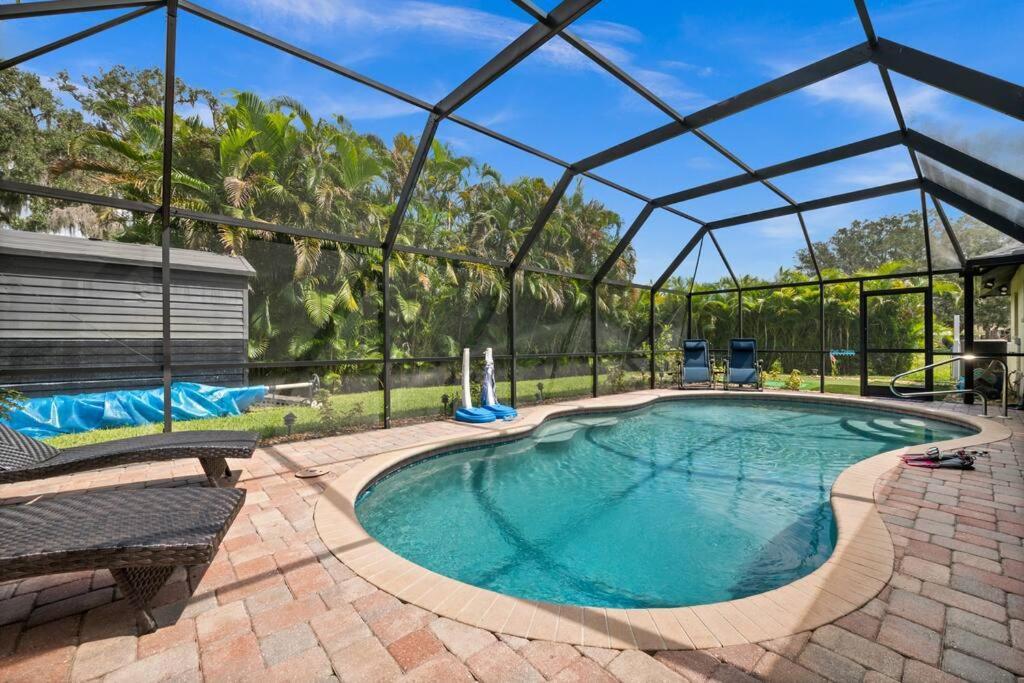 Sunny Oasis Getaway -heated Pool-mini Golf-near Hébergement de vacances